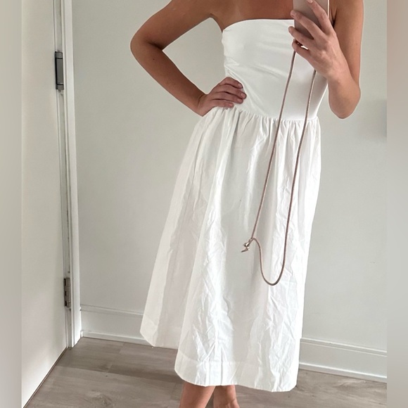 Aritzia Dresses & Skirts - 🤍Aritzia babaton fluid dress - white - size L 🤍